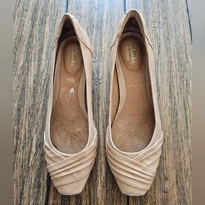 Clarks Women's Beige Flats Size 8